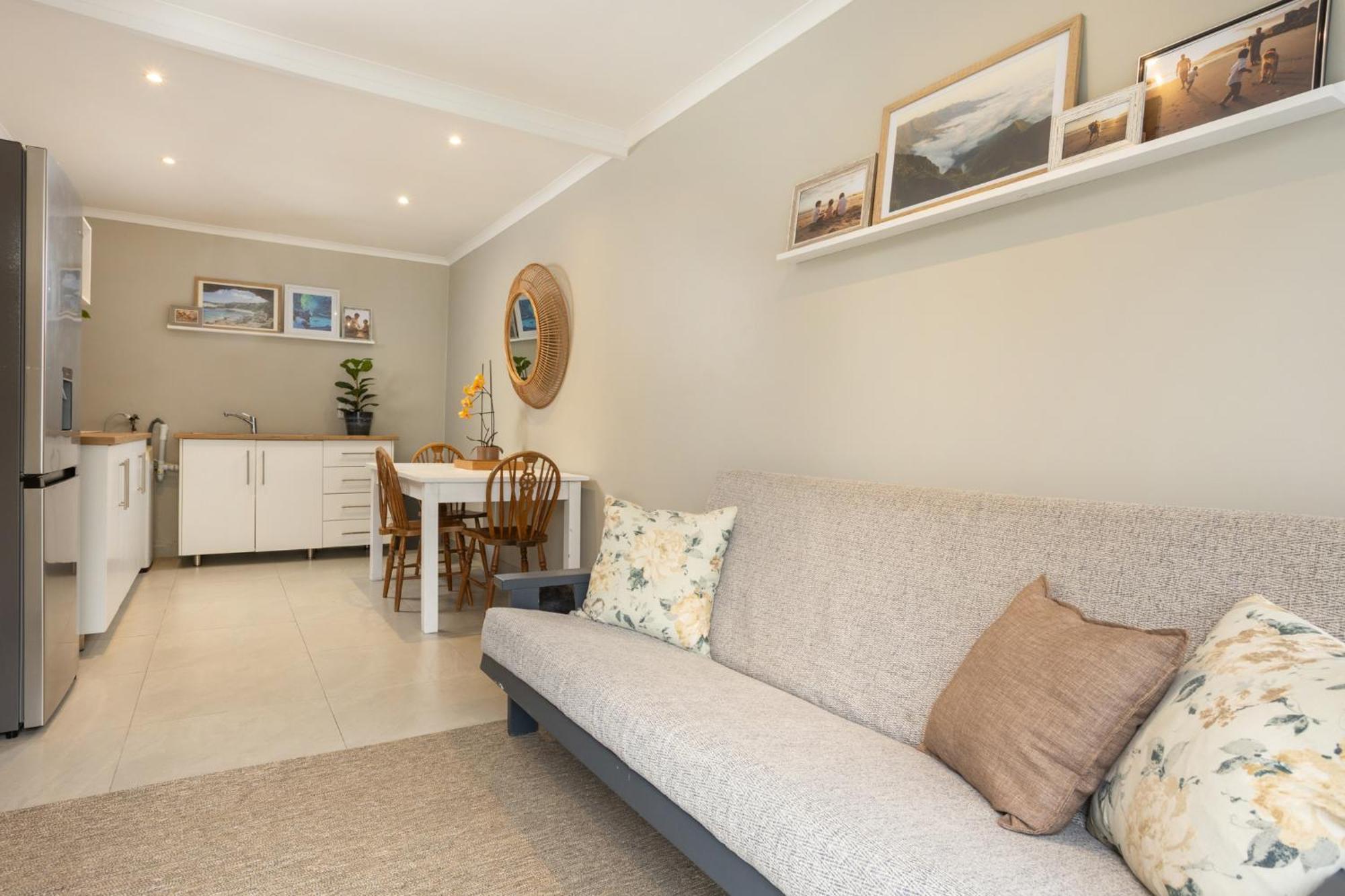 Tuis En Tevrede - 1 Bedroom Flat * Hermanus